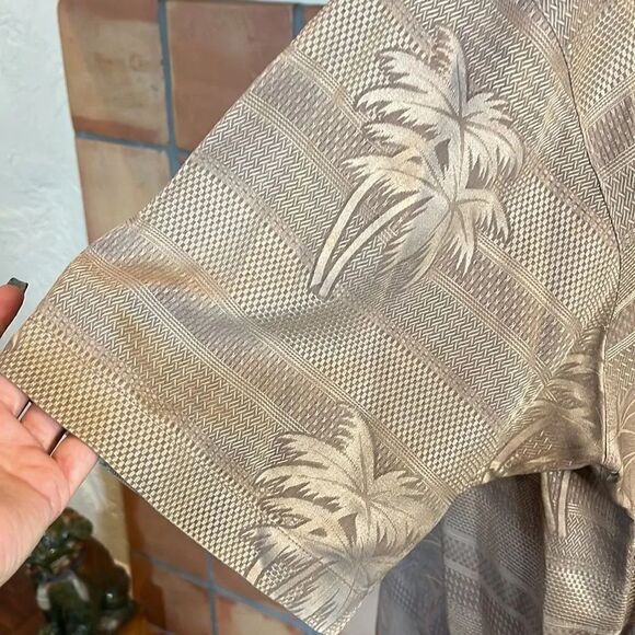 Tommy Bahama Tan Silk Palm Tree button up short sleeve, M! - Picture 5 of 10